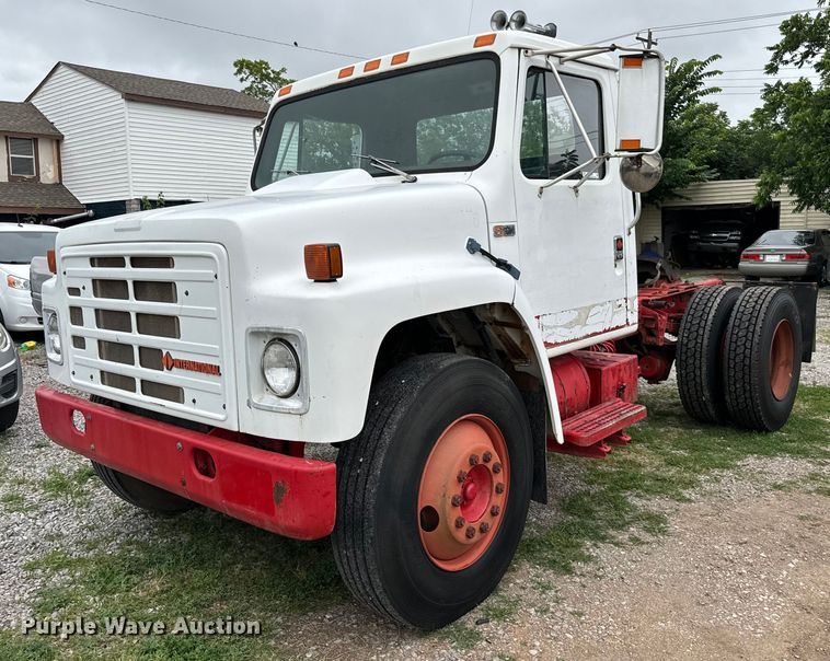 image for item EH3984 1988 International  1754 semi truck