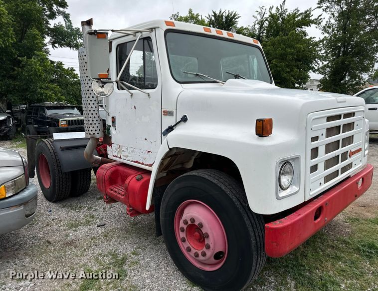 image for item EH3984 1988 International  1754 semi truck