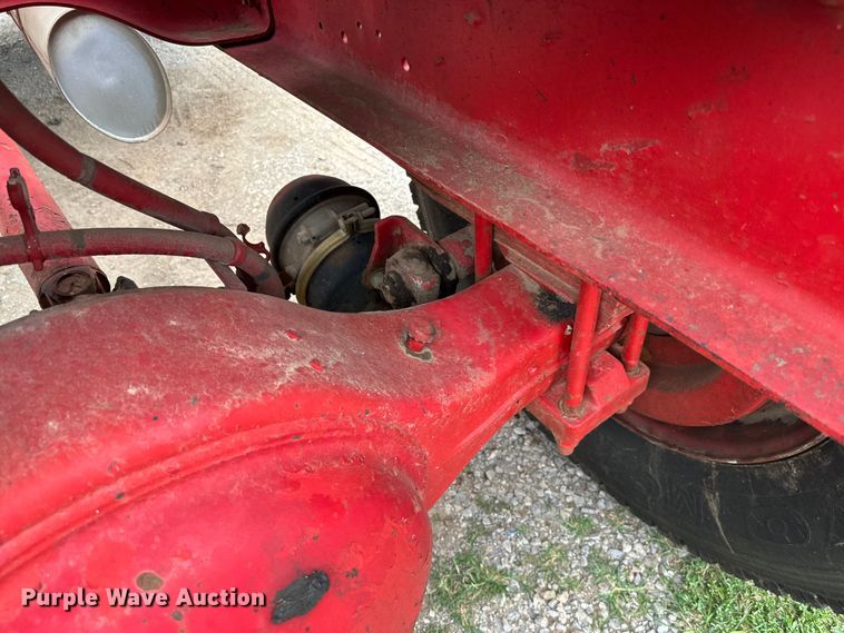 image for item EH3984 1988 International  1754 semi truck