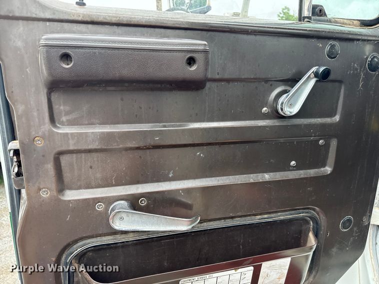 image for item EH3984 1988 International  1754 semi truck