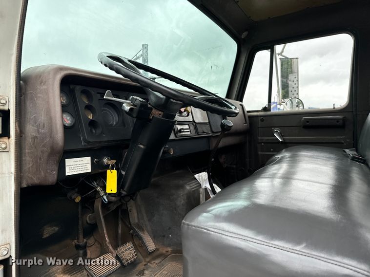 image for item EH3984 1988 International  1754 semi truck