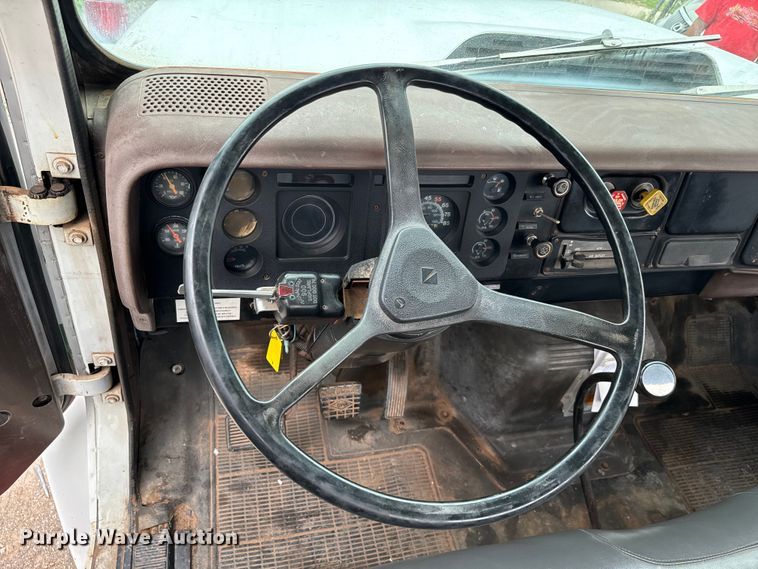 image for item EH3984 1988 International  1754 semi truck