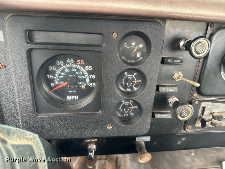 image for item EH3984 1988 International  1754 semi truck