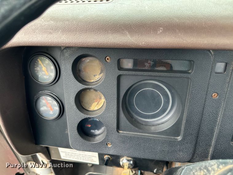 image for item EH3984 1988 International  1754 semi truck