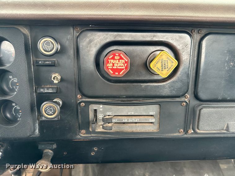 image for item EH3984 1988 International  1754 semi truck