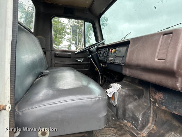 image for item EH3984 1988 International  1754 semi truck