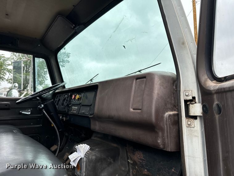 image for item EH3984 1988 International  1754 semi truck