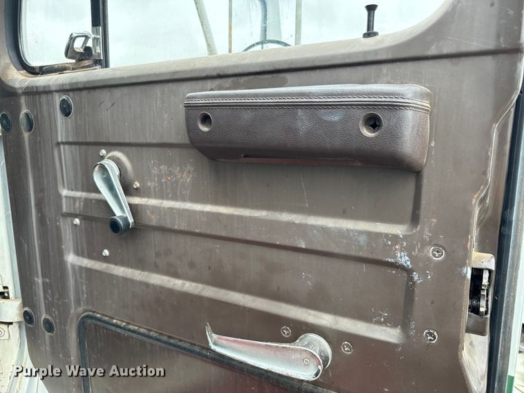 image for item EH3984 1988 International  1754 semi truck