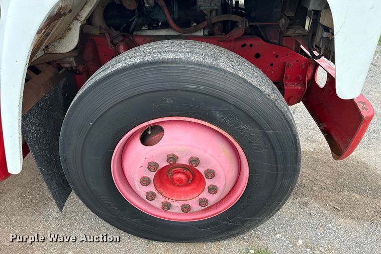 image for item EH3984 1988 International  1754 semi truck