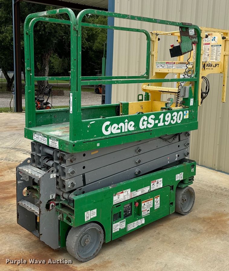 image for item EH4040 2014 Genie GS-1930 scissor lift
