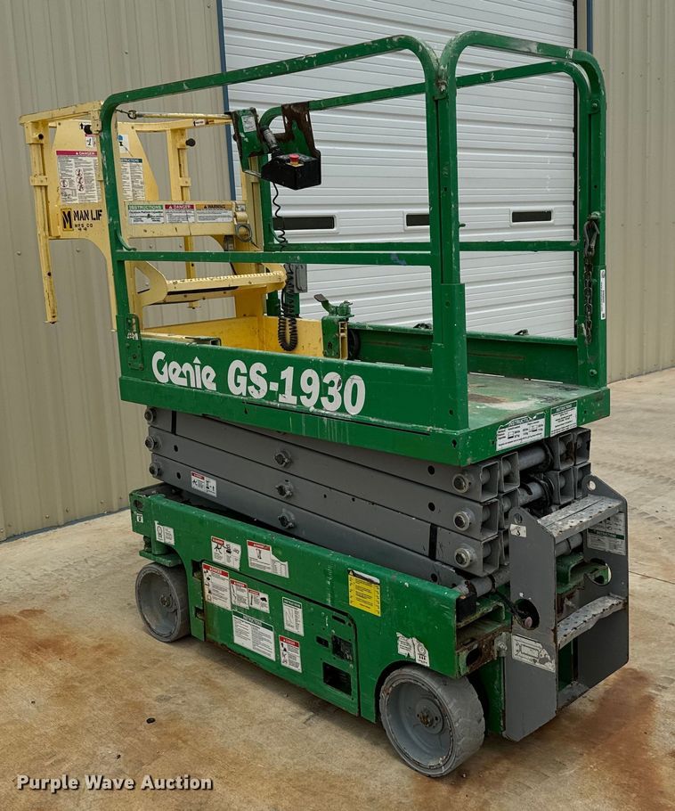 image for item EH4040 2014 Genie GS-1930 scissor lift