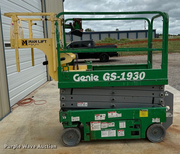 image for item EH4040 2014 Genie GS-1930 scissor lift