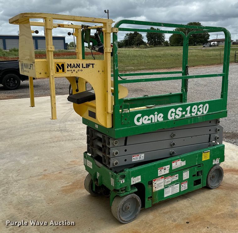 image for item EH4040 2014 Genie GS-1930 scissor lift