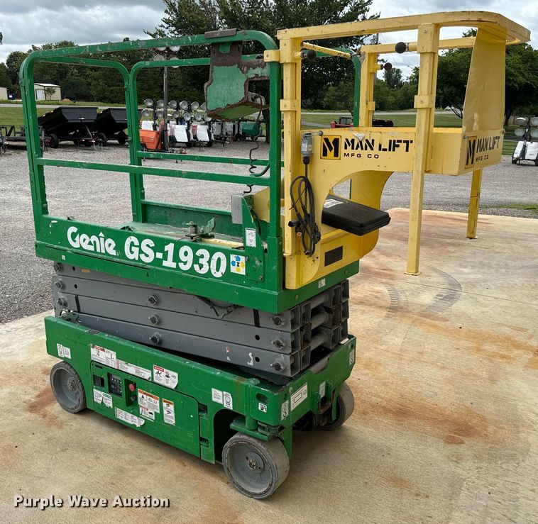 image for item EH4040 2014 Genie GS-1930 scissor lift