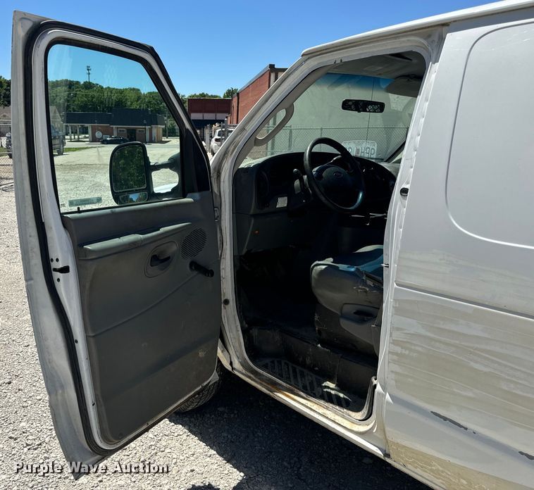image for item EH6895 2008 Ford E250 van