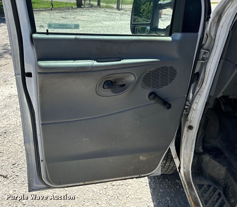 image for item EH6895 2008 Ford E250 van