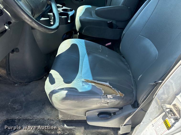 image for item EH6895 2008 Ford E250 van