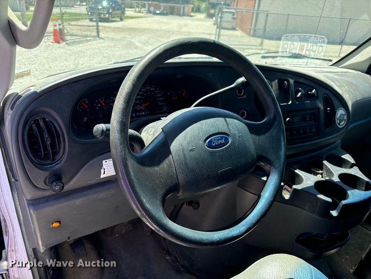 image for item EH6895 2008 Ford E250 van