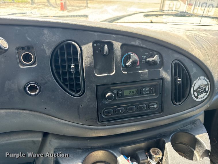 image for item EH6895 2008 Ford E250 van