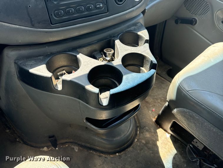 image for item EH6895 2008 Ford E250 van