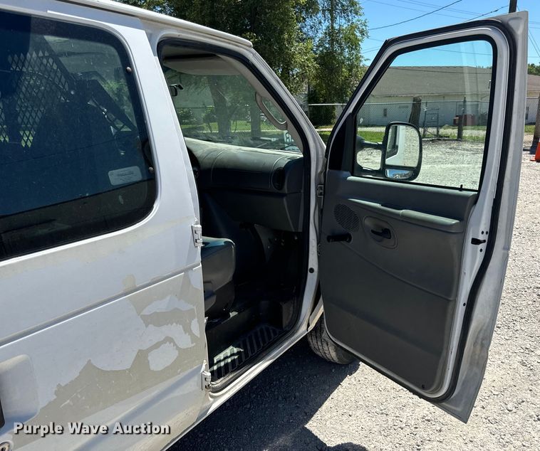 image for item EH6895 2008 Ford E250 van