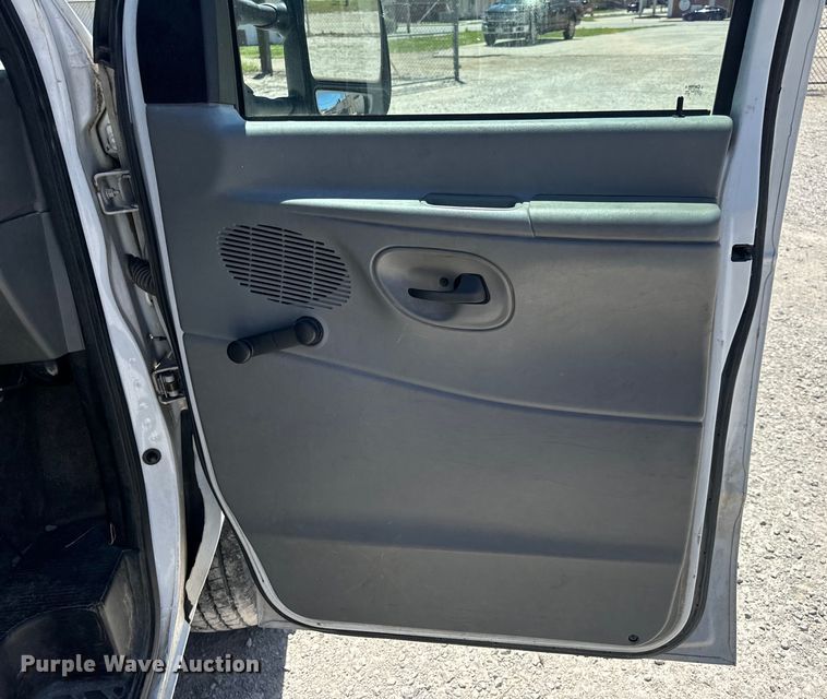 image for item EH6895 2008 Ford E250 van