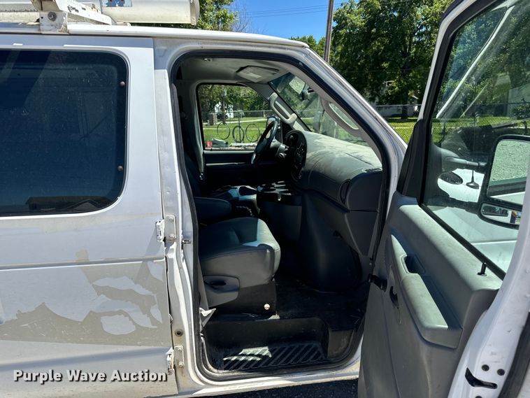 image for item EH6895 2008 Ford E250 van