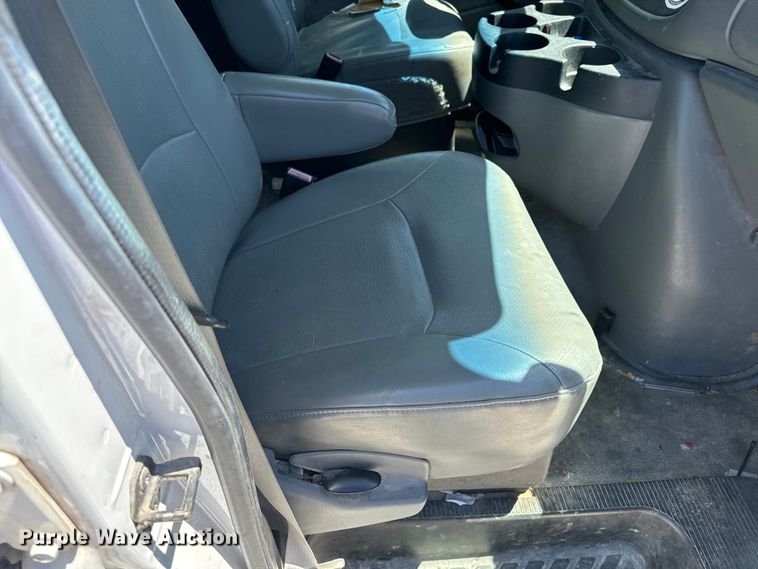 image for item EH6895 2008 Ford E250 van