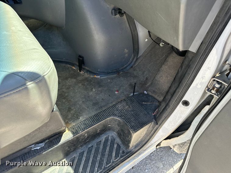 image for item EH6895 2008 Ford E250 van