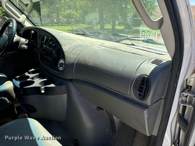 image for item EH6895 2008 Ford E250 van
