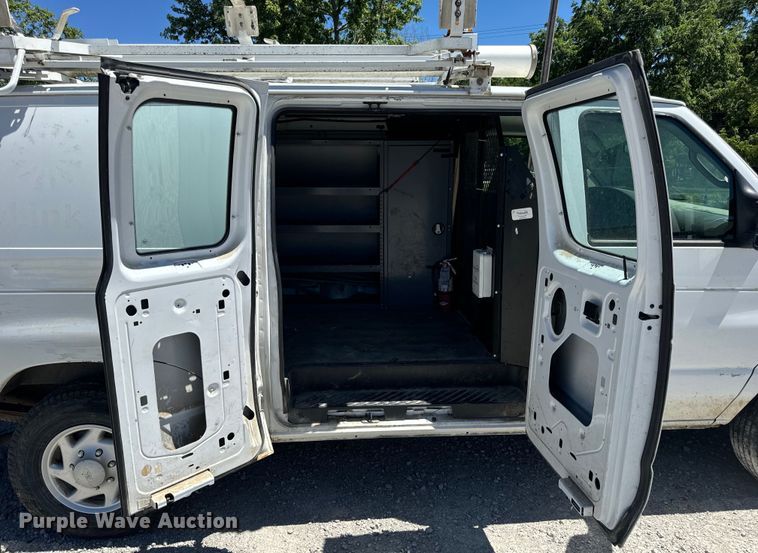 image for item EH6895 2008 Ford E250 van