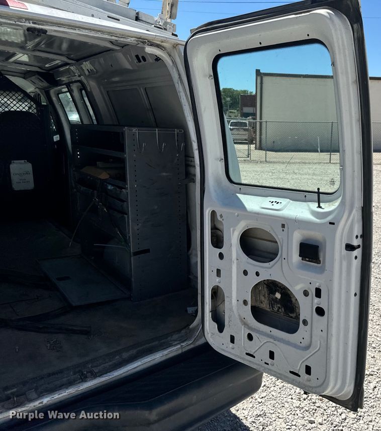 image for item EH6895 2008 Ford E250 van
