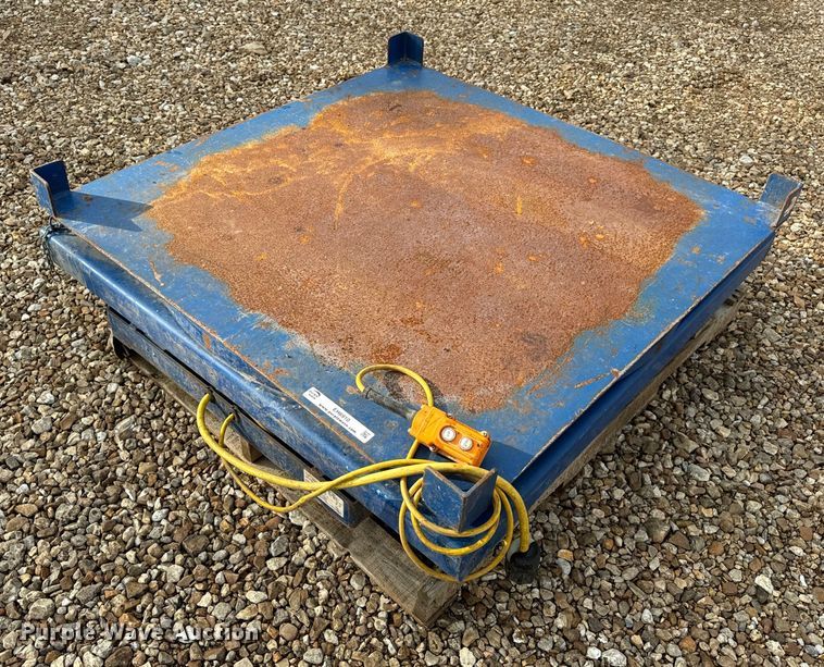 image for item EH6910 2005 Vestil EHLT-4848-4-43 hydraulic lift table