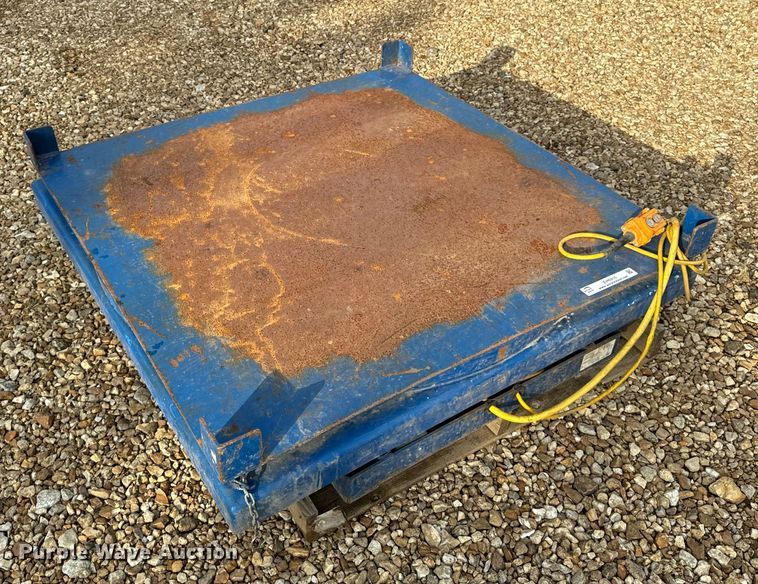 image for item EH6910 2005 Vestil EHLT-4848-4-43 hydraulic lift table
