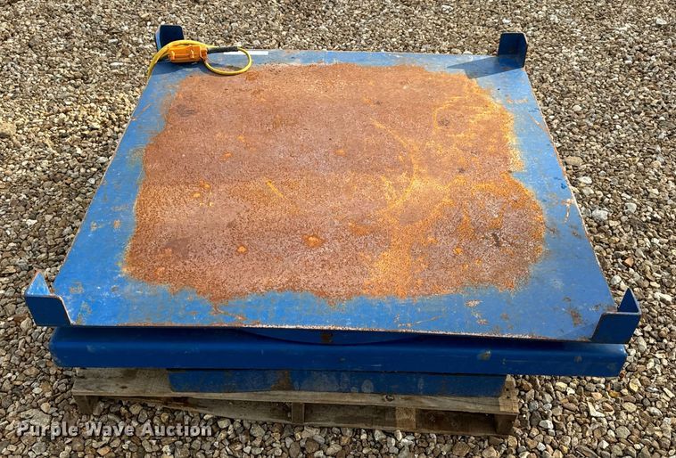 image for item EH6910 2005 Vestil EHLT-4848-4-43 hydraulic lift table