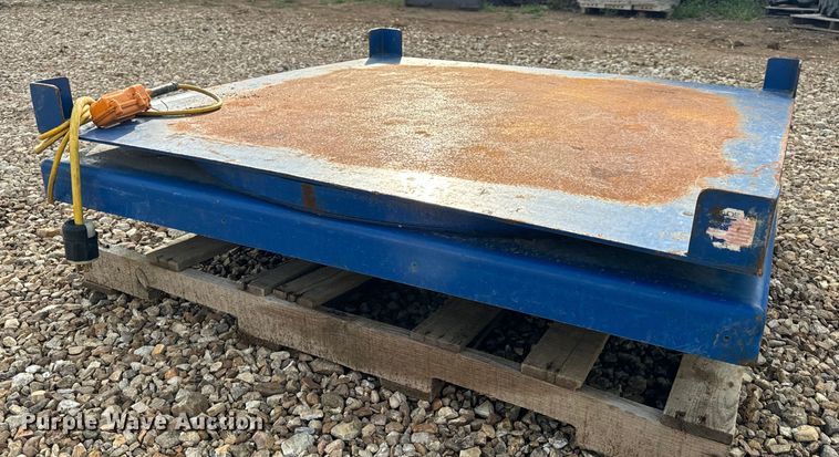 image for item EH6910 2005 Vestil EHLT-4848-4-43 hydraulic lift table