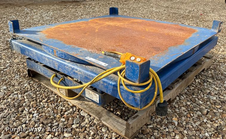 image for item EH6910 2005 Vestil EHLT-4848-4-43 hydraulic lift table