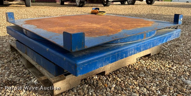 image for item EH6910 2005 Vestil EHLT-4848-4-43 hydraulic lift table