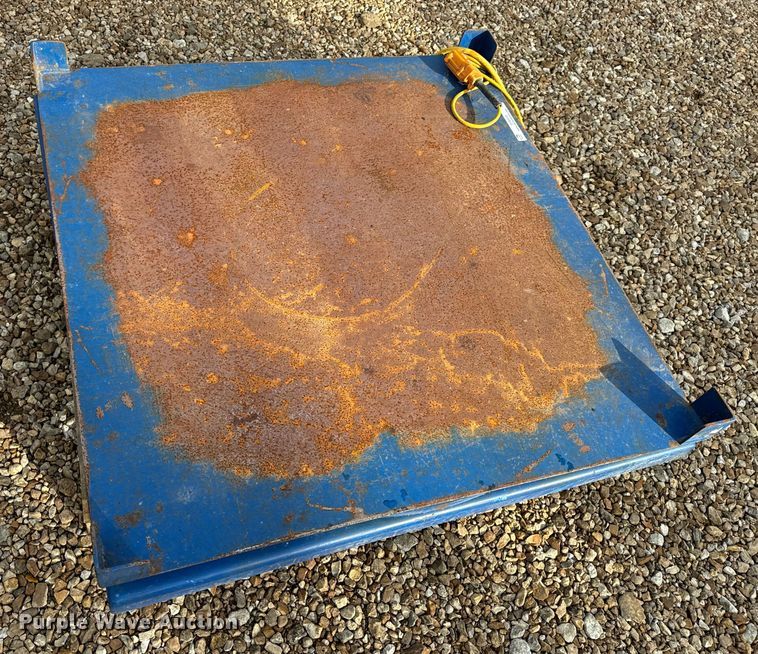 image for item EH6910 2005 Vestil EHLT-4848-4-43 hydraulic lift table