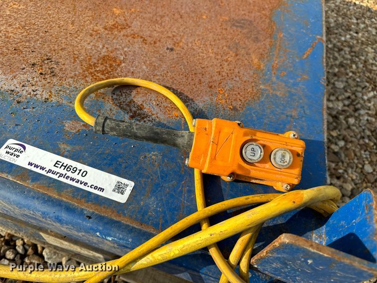 image for item EH6910 2005 Vestil EHLT-4848-4-43 hydraulic lift table