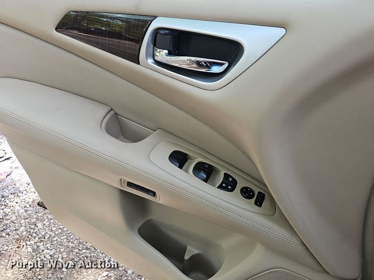 image for item EJ5572 2014 Nissan  Pathfinder SUV