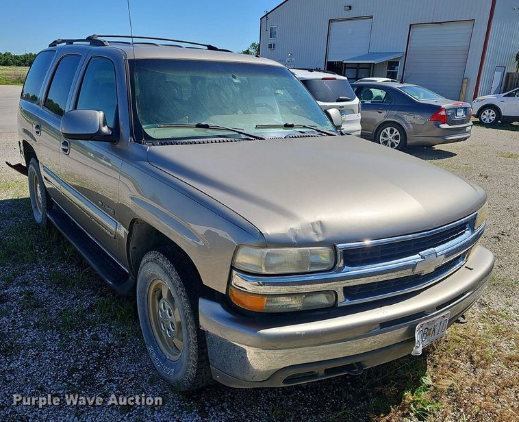 image for item EJ5608 2002 Chevrolet  Tahoe LT SUV