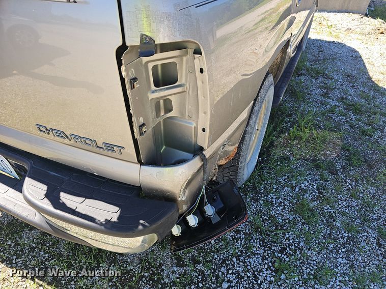 image for item EJ5608 2002 Chevrolet  Tahoe LT SUV