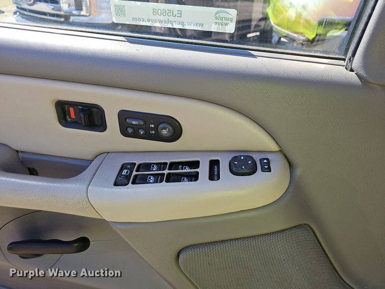 image for item EJ5608 2002 Chevrolet  Tahoe LT SUV