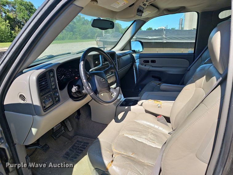 image for item EJ5608 2002 Chevrolet  Tahoe LT SUV