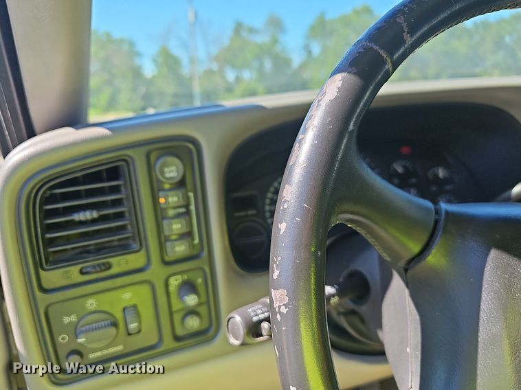 image for item EJ5608 2002 Chevrolet  Tahoe LT SUV