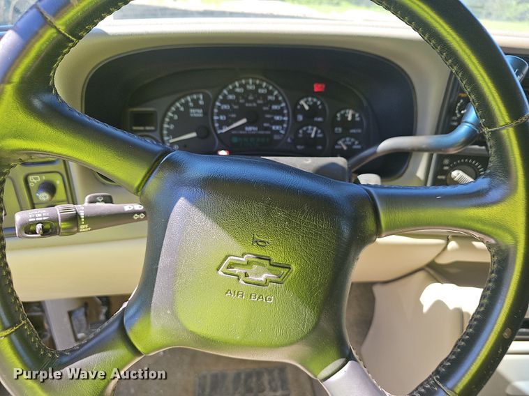 image for item EJ5608 2002 Chevrolet  Tahoe LT SUV