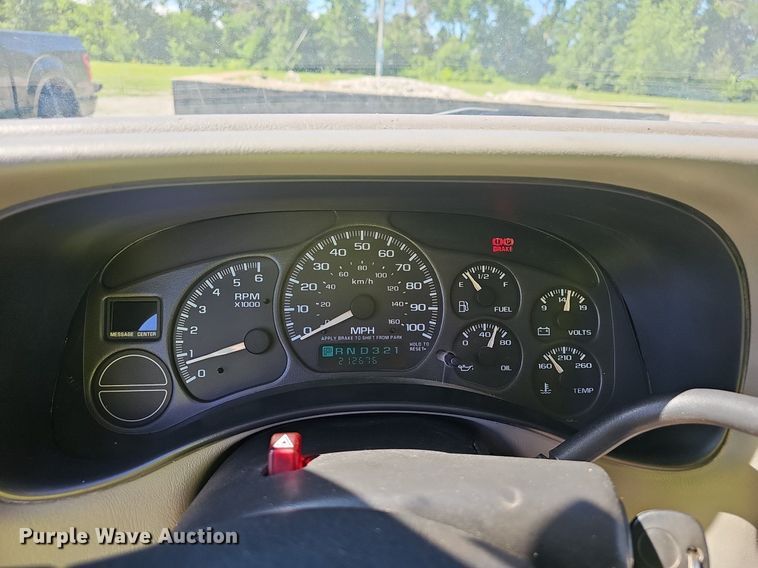 image for item EJ5608 2002 Chevrolet  Tahoe LT SUV