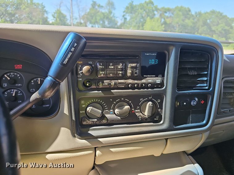 image for item EJ5608 2002 Chevrolet  Tahoe LT SUV