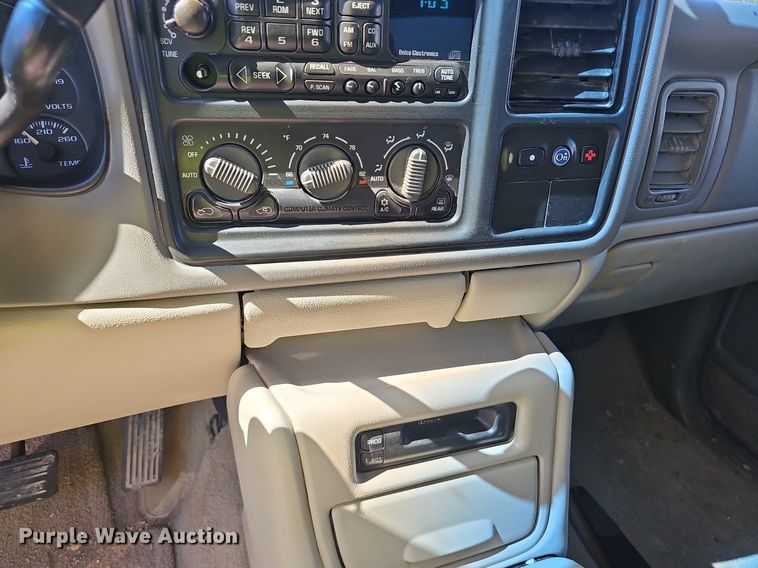 image for item EJ5608 2002 Chevrolet  Tahoe LT SUV